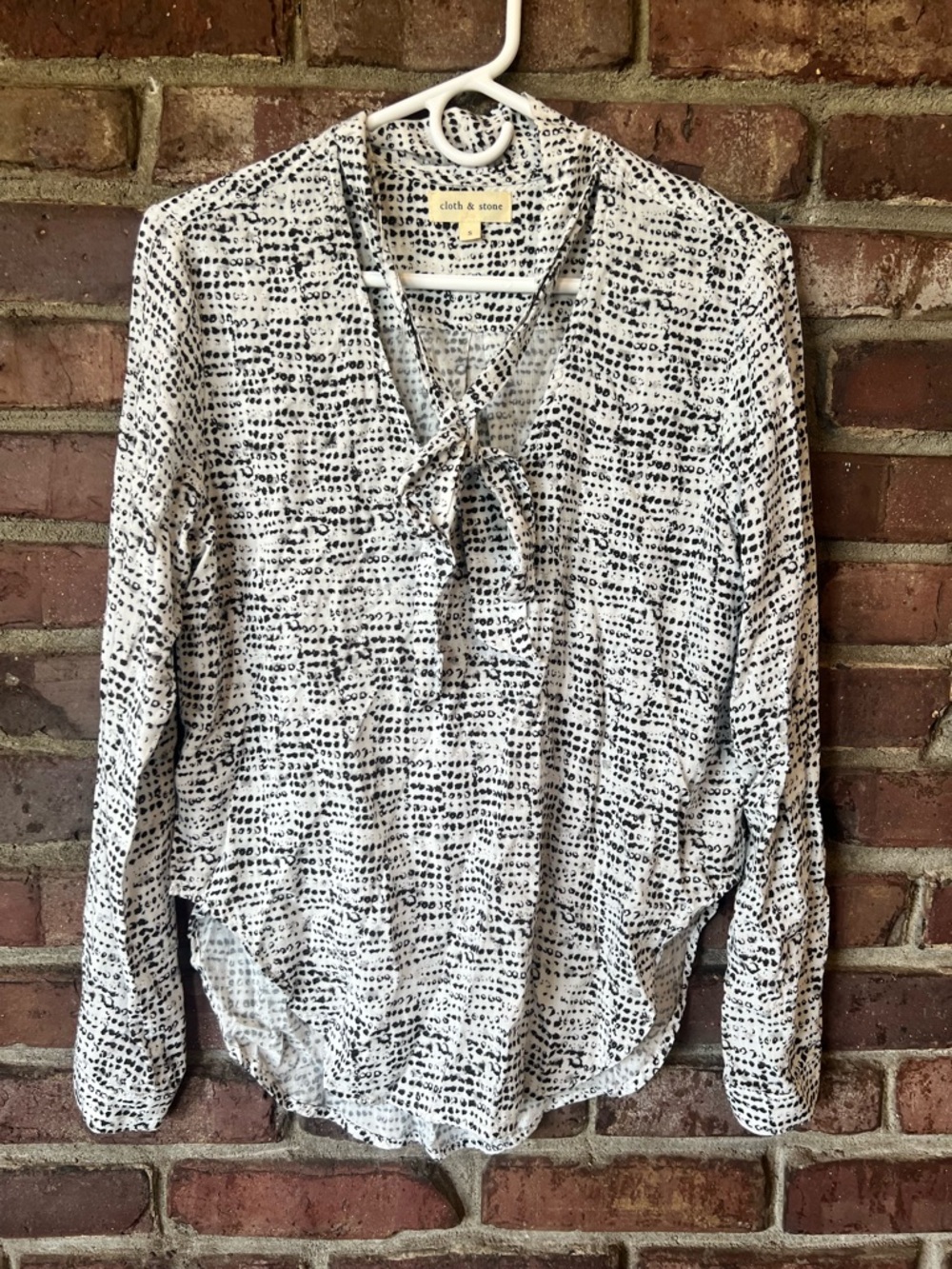 Cloth & Stone Black and White Tie-Neck Printed Abstract Polka Dot Women's Top